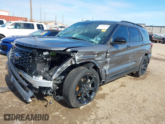 2024 Ford Explorer ST-Line with VIN 1FMSK7KH2RGA72655, listed as a IAAI auction lot 41310756 with 6,666 mi miles. Bid and sale history available at carsss.com. Image 6.