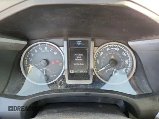 2018 Toyota Tacoma SR5 с VIN 3TMAZ5CN5JM066282, выставлен на аукционе Copart как лот 61197145 с пробегом 85 916 миль миль и Списание • Salvage title. История ставок и продаж доступна на DreamBid. Изображение 9.