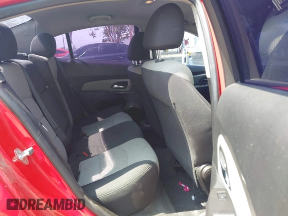 2014 Chevrolet Cruze LS z VIN 1G1PA5SG3E7474065, wystawiony jako IAAI lot #42370071 z przebiegiem 140 795 mil mil oraz . Historia ofert i sprzedaży dostępna na DreamBid. Obrazek 8.