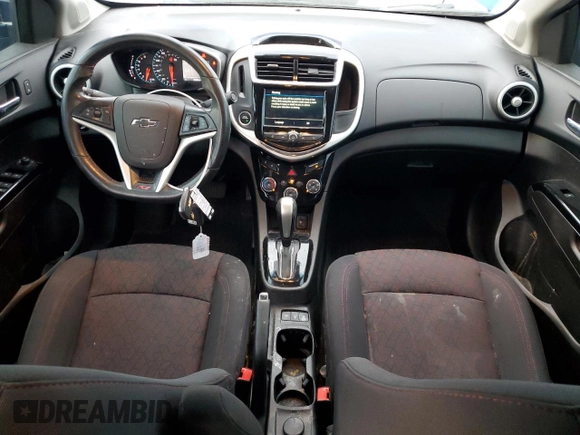 2019 Chevrolet Sonic LT z VIN 1G1JD5SB3K4148300, wystawiony jako Copart lot #52169025 z przebiegiem 59 689 mil mil oraz Szkoda całkowita • Salvage title. Historia ofert i sprzedaży dostępna na DreamBid. Obrazek 8.