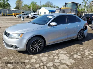 2013 Volkswagen Jetta SEL с VIN 3VWLX7AJ9DM392257, выставлен на аукционе Copart как лот 54011485 с пробегом 119 903 миль миль и Списание • Salvage title. История ставок и продаж доступна на DreamBid. Изображение 1.