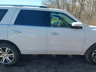 2022 Ford Expedition Limited z VIN 1FMJU2AT7NEA67407, wystawiony jako IAAI lot #41796472 z przebiegiem 31 145 mil mil oraz . Historia ofert i sprzedaży dostępna na DreamBid. Obrazek 13.