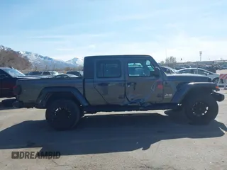 2021 Jeep Gladiator Overland z VIN 1C6HJTFG3ML588042, wystawiony jako IAAI lot #41730427 z przebiegiem 22 344 mil mil oraz . Historia ofert i sprzedaży dostępna na DreamBid. Obrazek 14.