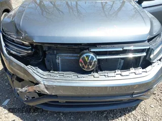 2022 Volkswagen Tiguan SE with VIN 3VV2B7AXXNM019538, listed as a IAAI auction lot 42109211 with 30,576 mi miles and . Bid and sale history available at DreamBid. Image 18.
