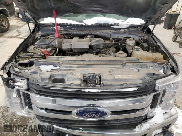 2018 Ford F-250 XL z VIN 1FT7X2B61JEB71609, wystawiony jako Copart lot #45167395 z przebiegiem 107 493 mil mil oraz Szkoda całkowita • Salvage title. Historia ofert i sprzedaży dostępna na DreamBid. Obrazek 11.