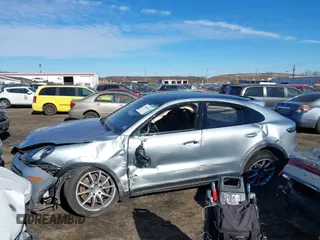 2021 Porsche Cayenne z VIN WP1BA2AY8MDA42886, wystawiony jako IAAI lot #41465968 z przebiegiem 17 062 mil mil oraz . Historia ofert i sprzedaży dostępna na DreamBid. Obrazek 14.