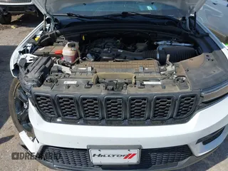 2023 Jeep Grand Cherokee Laredo z VIN 1C4RJHAG2PC538934, wystawiony jako IAAI lot #41902861 z przebiegiem 31 664 mil mil oraz . Historia ofert i sprzedaży dostępna na DreamBid. Obrazek 10.