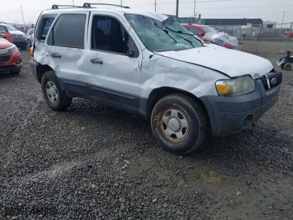 2007 Ford Escape XLS with VIN 1FMYU02Z17KB52415, listed as a IAAI auction lot 40797438 with 231,595 mi miles. Bid and sale history available at carsss.com. Image 1.