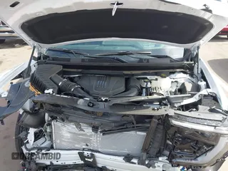 2025 GMC Acadia FWD Denali z VIN 1GKENLRS3SJ214267, wystawiony jako IAAI lot #42290521 z przebiegiem Nie podano mil oraz . Historia ofert i sprzedaży dostępna na DreamBid. Obrazek 10.