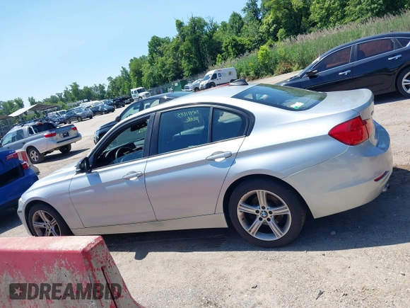 2014 BMW 3 Series 328i xDrive с VIN WBA3B5C59EP540972, выставлен на аукционе IAAI как лот 42411013 с пробегом 183 757 миль миль и . История ставок и продаж доступна на DreamBid. Изображение 15.