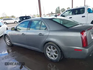 2005 Cadillac STS z VIN 1G6DW677X50185643, wystawiony jako IAAI lot #41730111 z przebiegiem 218 764 mil mil oraz . Historia ofert i sprzedaży dostępna na DreamBid. Obrazek 14.