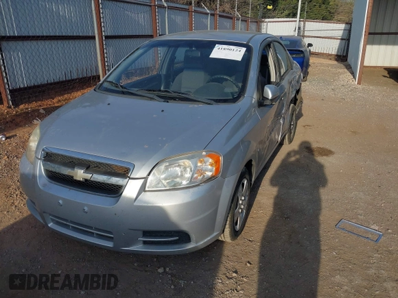 2009 Chevrolet Aveo 1LT z VIN KL1TD56E49B372791, wystawiony jako IAAI lot #41890124 z przebiegiem 118 648 mil mil oraz . Historia ofert i sprzedaży dostępna na DreamBid. Obrazek 2.