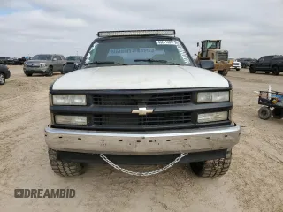 1994 GMC Sierra 1500 z VIN 2GTEK19K7R1531515, wystawiony jako Copart lot #45211685 z przebiegiem 286 840 mil mil oraz Szkoda całkowita • Salvage title. Historia ofert i sprzedaży dostępna na DreamBid. Obrazek 5.