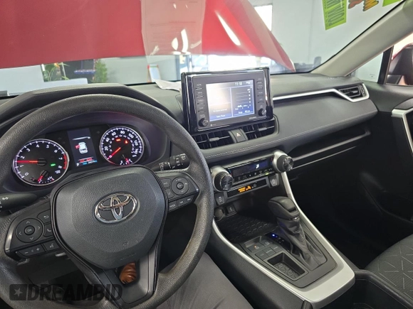 2022 Toyota RAV4 XLE z VIN 2T3W1RFV4NW201045, wystawiony jako Copart lot #62903115 z przebiegiem 26 019 mil mil oraz Czysty tytuł • Clean title. Historia ofert i sprzedaży dostępna na DreamBid. Obrazek 9.
