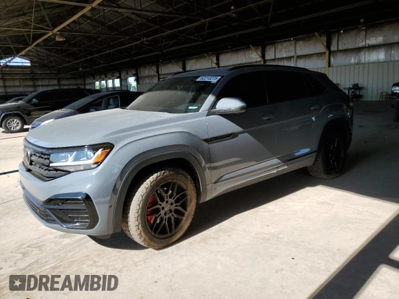 2021 Volkswagen Atlas SEL Premium R-Line z VIN 1V2FE2CAXMC219210, wystawiony jako Copart lot #62213275 z przebiegiem 43 170 mil mil oraz Szkoda całkowita • Salvage title. Historia ofert i sprzedaży dostępna na DreamBid. Obrazek 1.