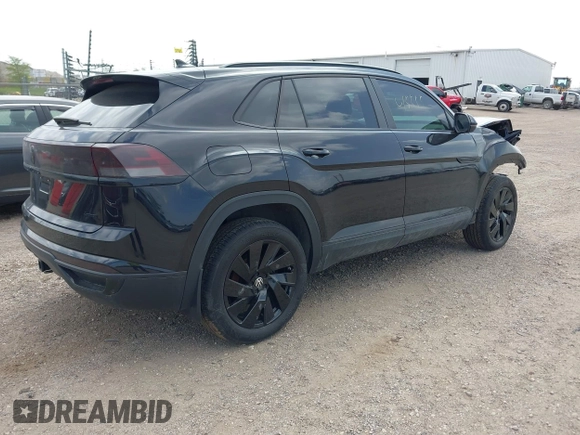 2024 Volkswagen Atlas SE z VIN 1V2KE2CA5RC227558, wystawiony jako IAAI lot #41645555 z przebiegiem 22 117 mil mil oraz . Historia ofert i sprzedaży dostępna na DreamBid. Obrazek 4.