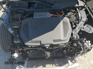 2024 Audi Q8 e-tron z VIN WA1BAAGE8RB038603, wystawiony jako Copart lot #70834514 z przebiegiem 7300 mil mil oraz Szkody całkowita. Historia ofert i sprzedaży dostępna na DreamBid. Obrazek 12.