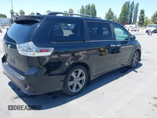 2019 Toyota Sienna SE z VIN 5TDXZ3DC9KS986994, wystawiony jako IAAI lot #42553898 z przebiegiem 88 315 mil mil oraz . Historia ofert i sprzedaży dostępna na DreamBid. Obrazek 4.