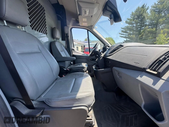 2018 Ford Transit z VIN 1FTYE1CM4JKB39305, wystawiony jako Copart lot #59748255 z przebiegiem 183 855 mil mil oraz Czysty tytuł • Clean title. Historia ofert i sprzedaży dostępna na DreamBid. Obrazek 5.