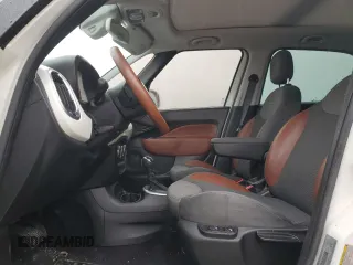 2014 FIAT 500L Trekking z VIN ZFBCFADH5EZ025547, wystawiony jako Copart lot #57479235 z przebiegiem 151 411 mil mil oraz Czysty tytuł • Clean title. Historia ofert i sprzedaży dostępna na DreamBid. Obrazek 7.