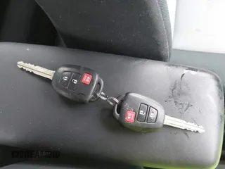 2014 Toyota Prius One z VIN JTDKDTB36E1063708, wystawiony jako IAAI lot #42267146 z przebiegiem 71 871 mil mil oraz . Historia ofert i sprzedaży dostępna na DreamBid. Obrazek 11.
