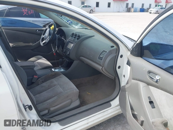 2009 Nissan Altima S with VIN 1N4AL21E09C126880, listed as a IAAI auction lot 41739604 with 258,940 mi miles and . Bid and sale history available at DreamBid. Image 5.
