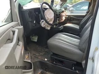 2022 GMC Savana z VIN 1GDY7RFP0N1253727, wystawiony jako Copart lot #67495794 z przebiegiem 23 303 mil mil oraz Szkody całkowita. Historia ofert i sprzedaży dostępna na DreamBid. Obrazek 8.