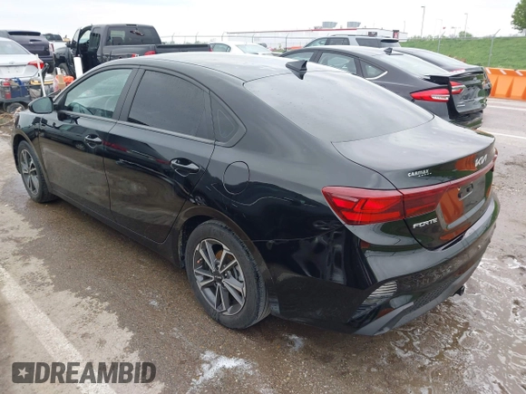 2022 Kia Forte LXS z VIN 3KPF24AD4NE450309, wystawiony jako IAAI lot #42066381 z przebiegiem 43 314 mil mil oraz . Historia ofert i sprzedaży dostępna na DreamBid. Obrazek 3.