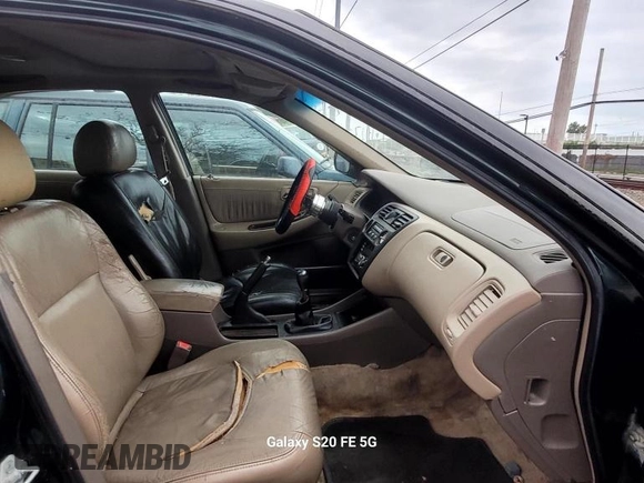 1998 Honda Accord EX with VIN 1HGCG5553WA181576, listed as a Copart auction lot 73632904 with 268,641 mi miles and Clean title. Bid and sale history available at DreamBid. Image 5.