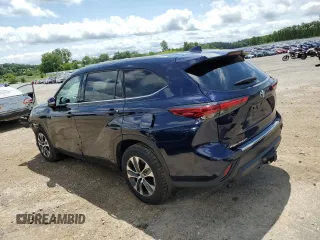 2022 Toyota Highlander XLE with VIN 5TDGZRBH3NS227229, listed as a Copart auction lot 62271585 with 92,883 mi miles and Salvage title. Bid and sale history available at DreamBid. Image 2.