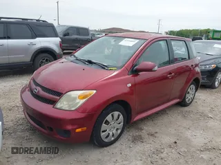2006 Scion xA z VIN JTKKT624460159477, wystawiony jako IAAI lot #42314855 z przebiegiem 234 611 mil mil oraz . Historia ofert i sprzedaży dostępna na DreamBid. Obrazek 2.