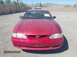 1998 Ford Mustang z VIN 1FAFP4047WF257717, wystawiony jako IAAI lot #42505127 z przebiegiem 185 244 mil mil oraz . Historia ofert i sprzedaży dostępna na DreamBid. Obrazek 6.