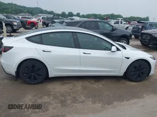 2025 Tesla Model 3 Long Range с VIN 5YJ3E1EB5SF893625, выставлен на аукционе IAAI как лот 42476724 с пробегом 4 445 миль миль и . История ставок и продаж доступна на DreamBid. Изображение 13.