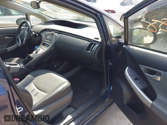 2013 Toyota Prius One with VIN JTDKN3DU0D0351571, listed as a IAAI auction lot 42033388 with 270,161 mi miles and . Bid and sale history available at DreamBid. Image 5.