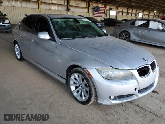2011 BMW 3 Series 328i z VIN WBAPH7G52BNN07664, wystawiony jako Copart lot #53957575 z przebiegiem 118 371 mil mil oraz Szkoda całkowita • Salvage title. Historia ofert i sprzedaży dostępna na DreamBid. Obrazek 4.