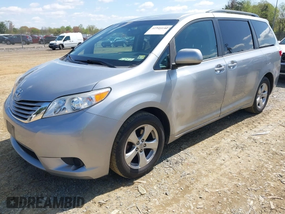 2017 Toyota Sienna LE Auto Access Seat with VIN 5TDKZ3DC4HS842904, listed as a IAAI auction lot 41946642 with 81,012 mi miles. Bid and sale history available at carsss.com. Image 18.
