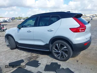 2022 Volvo XC40 R-Design z VIN YV4AC2HM9N2771189, wystawiony jako IAAI lot #41923125 z przebiegiem 24 125 mil mil oraz . Historia ofert i sprzedaży dostępna na DreamBid. Obrazek 15.