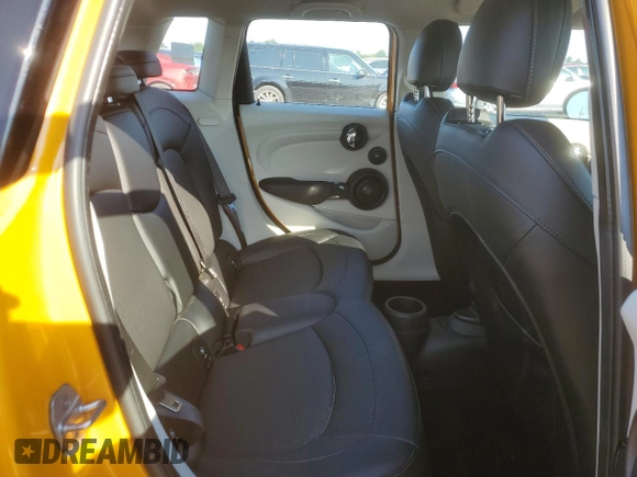 2016 MINI Hardtop 4 Door с VIN WMWXU1C51G2E16685, выставлен на аукционе Copart как лот 63425225 с пробегом 117 597 миль миль и Списание • Salvage title. История ставок и продаж доступна на DreamBid. Изображение 10.