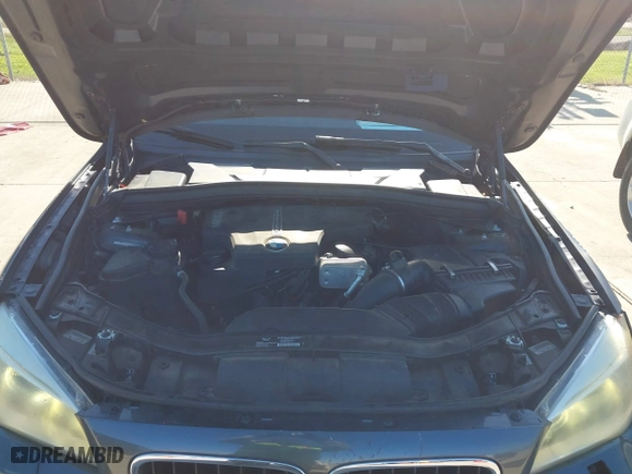 2014 BMW X1 sDrive28i with VIN WBAVM1C57EVW47767, listed as a IAAI auction lot 41867313 with 90,431 mi miles. Bid and sale history available at carsss.com. Image 10.