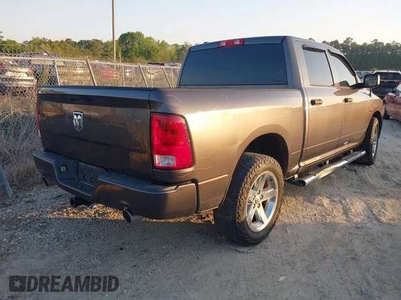 2015 Ram 1500 Express z VIN 1C6RR6KT8FS542426, wystawiony jako IAAI lot #42023923 z przebiegiem 135 580 mil mil oraz . Historia ofert i sprzedaży dostępna na DreamBid. Obrazek 4.