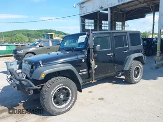 2013 Jeep Wrangler Unlimited Sport z VIN 1C4HJWDG9DL510121, wystawiony jako IAAI lot #42389944 z przebiegiem 84 390 mil mil oraz . Historia ofert i sprzedaży dostępna na DreamBid. Obrazek 17.