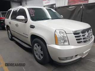 2007 Cadillac Escalade z VIN 1GYFK63807R414338, wystawiony jako IAAI lot #42084103 z przebiegiem Nie podano mil oraz . Historia ofert i sprzedaży dostępna na DreamBid. Obrazek 1.