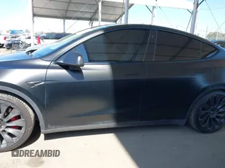 2022 Tesla Model Y Performance z VIN 7SAYGDEF0NF491586, wystawiony jako IAAI lot #42276747 z przebiegiem 117 203 mil mil oraz . Historia ofert i sprzedaży dostępna na DreamBid. Obrazek 14.