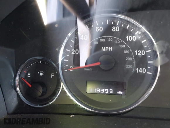 2008 Jeep Commander Sport z VIN 1J8HH48K88C101685, wystawiony jako IAAI lot #42156247 z przebiegiem 119 393 mil mil oraz . Historia ofert i sprzedaży dostępna na DreamBid. Obrazek 16.