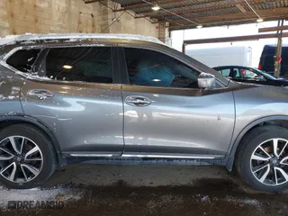 2017 Nissan Rogue SL with VIN 5N1AT2MV1HC764555, listed as a IAAI auction lot 41350873 with 72,388 mi miles. Bid and sale history available at carsss.com. Image 13.