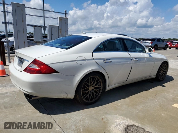 2007 Mercedes-Benz CLS-Class 5.5L with VIN WDDDJ72X17A085037, listed as a Copart auction lot 73697284 with 0 mi miles and Non Repairable. Bid and sale history available at carsss.com. Image 3.