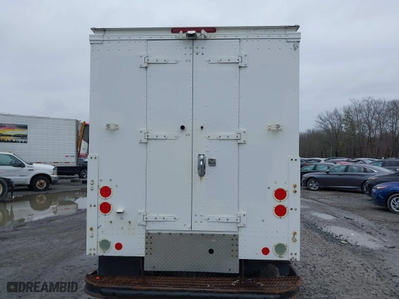 2015 Ford Super Duty F-250 SRW XL with VIN 1FDBF2B66FED21648, listed as a IAAI auction lot 41700328 with 370,599 mi miles. Bid and sale history available at carsss.com. Image 16.