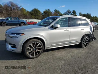 2023 Volvo XC90 Plus z VIN YV40621N0P1921351, wystawiony jako Copart lot #84685154 z przebiegiem 24 868 mil mil oraz Szkoda całkowita • Salvage title. Historia ofert i sprzedaży dostępna na DreamBid. Obrazek 1.