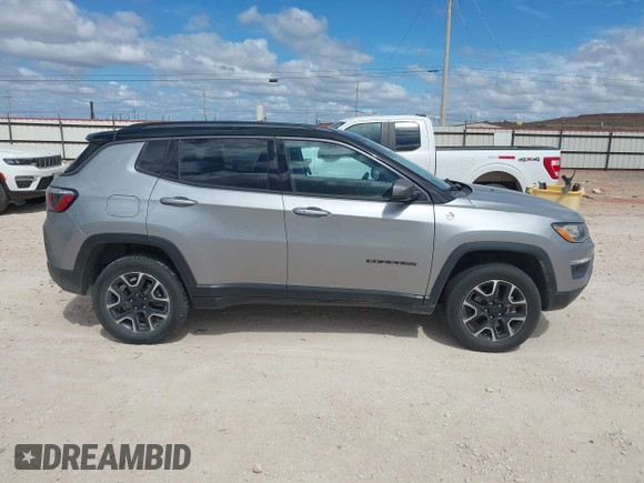 2020 Jeep Compass Trailhawk z VIN 3C4NJDDB5LT171727, wystawiony jako IAAI lot #41844523 z przebiegiem 103 952 mil mil oraz . Historia ofert i sprzedaży dostępna na DreamBid. Obrazek 13.