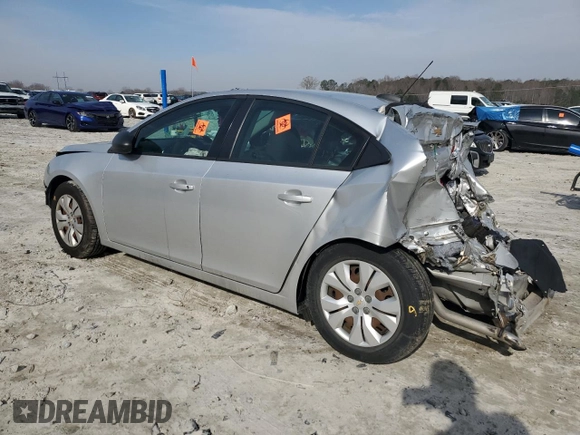 2015 Chevrolet Cruze LS z VIN 1G1PA5SH7F7300851, wystawiony jako Copart lot #48953325 z przebiegiem 95 547 mil mil oraz Szkoda całkowita • Salvage title. Historia ofert i sprzedaży dostępna na DreamBid. Obrazek 2.